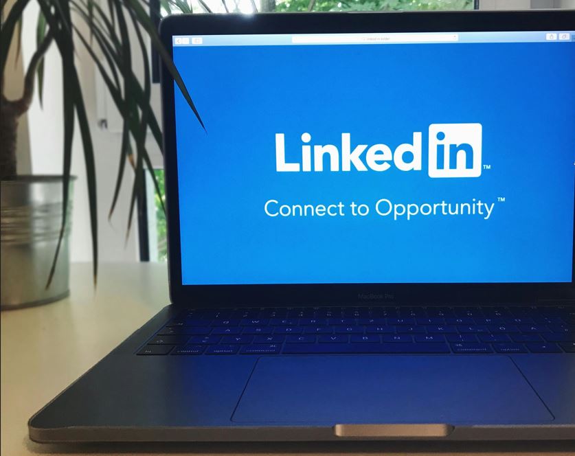 tips membangun personal branding
Manfaat personal branding
Tips Membangun Personal Branding di LinkedIn 
TMN Institute
TMN Institute
TMN Institute