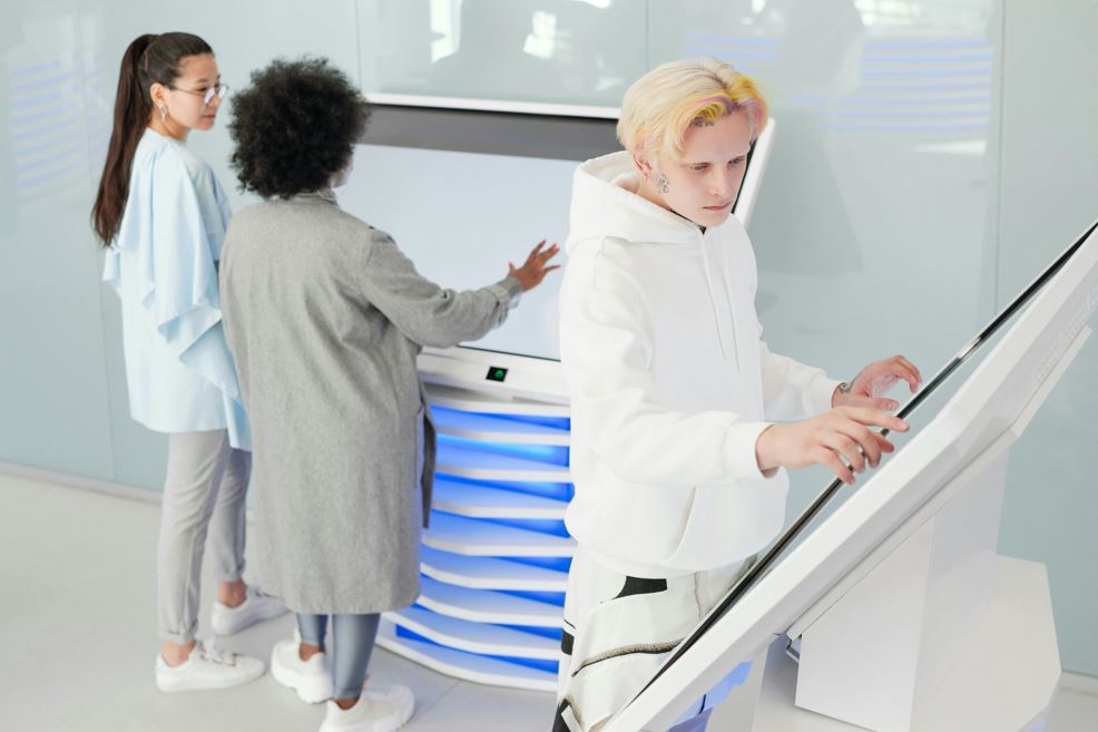 UX Researcher apa itu ux researcher ux research tools 2025 TMN Institute TMN Institute TMN Institute